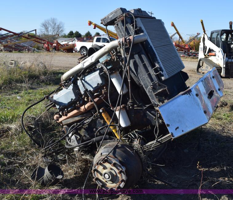 image for item L5137 1985 Mack E9 eight cylinder diesel engine