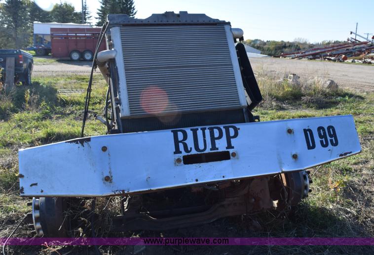 image for item L5137 1985 Mack E9 eight cylinder diesel engine