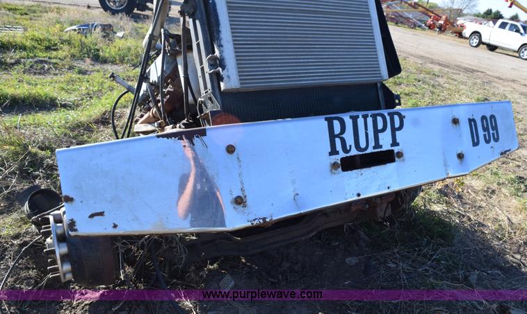 image for item L5137 1985 Mack E9 eight cylinder diesel engine