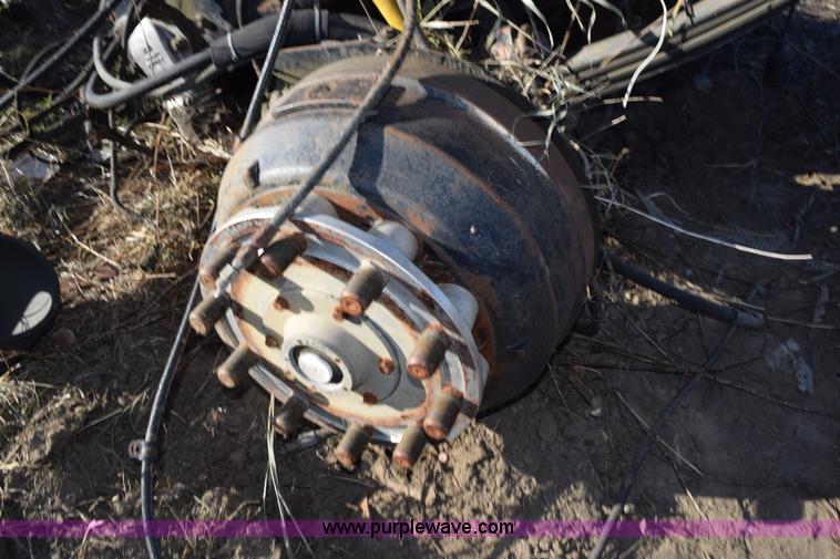 image for item L5137 1985 Mack E9 eight cylinder diesel engine