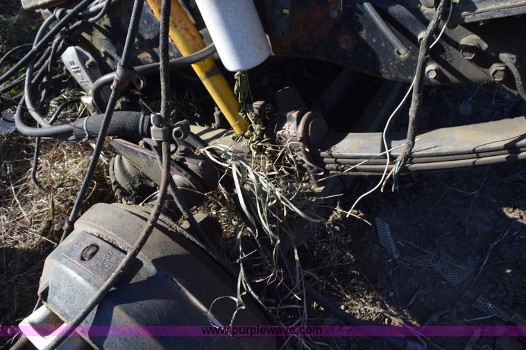 image for item L5137 1985 Mack E9 eight cylinder diesel engine