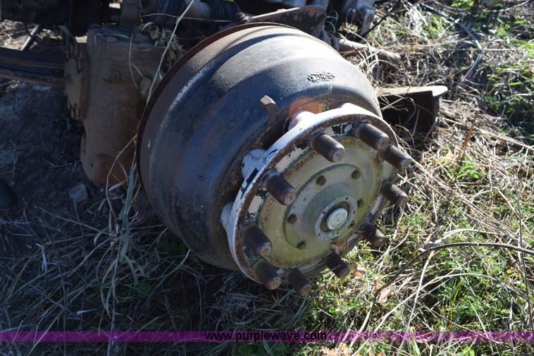 image for item L5137 1985 Mack E9 eight cylinder diesel engine