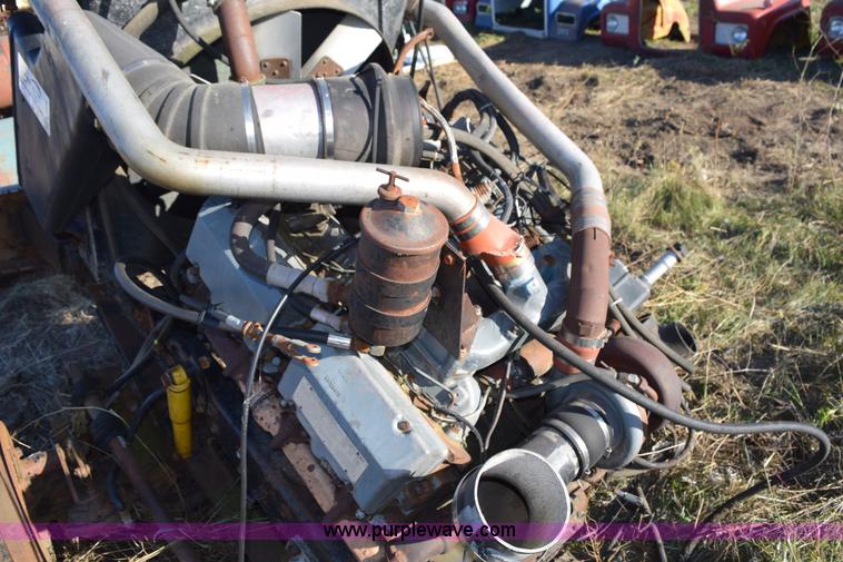 image for item L5137 1985 Mack E9 eight cylinder diesel engine