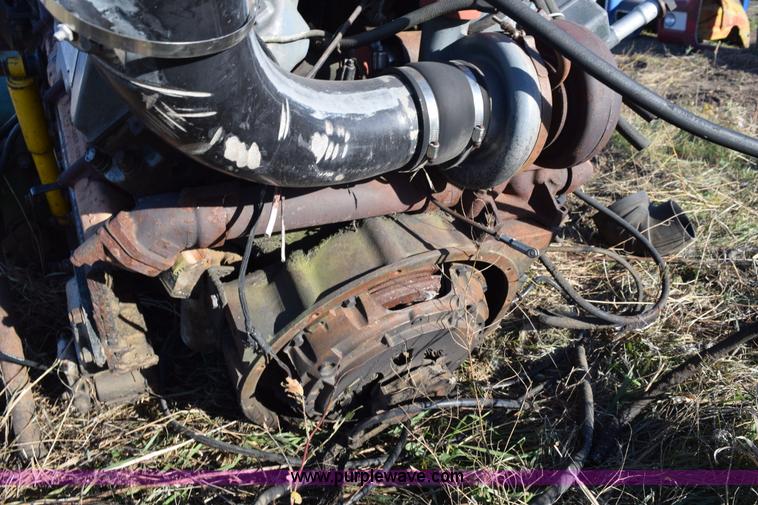 image for item L5137 1985 Mack E9 eight cylinder diesel engine