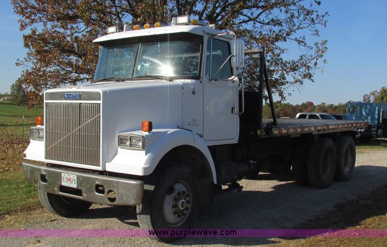 image for item L5306 1986 Volvo White flatbed truck