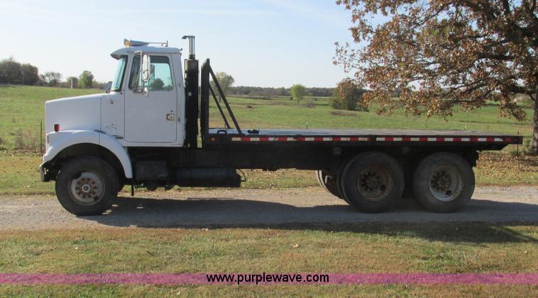 image for item L5306 1986 Volvo White flatbed truck