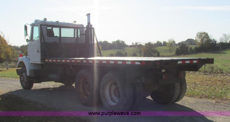 image for item L5306 1986 Volvo White flatbed truck