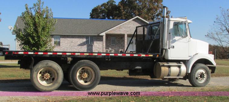 image for item L5306 1986 Volvo White flatbed truck