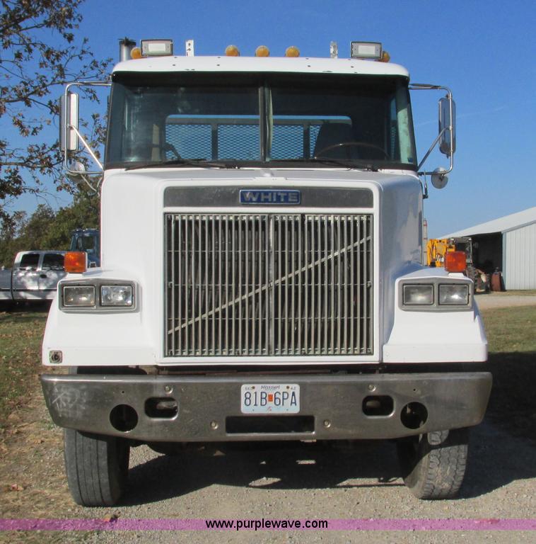 image for item L5306 1986 Volvo White flatbed truck