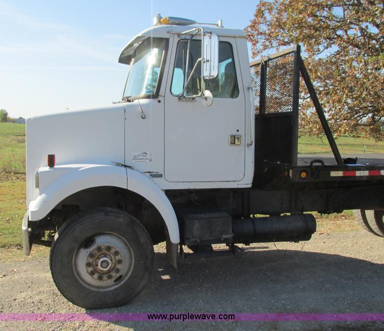 image for item L5306 1986 Volvo White flatbed truck