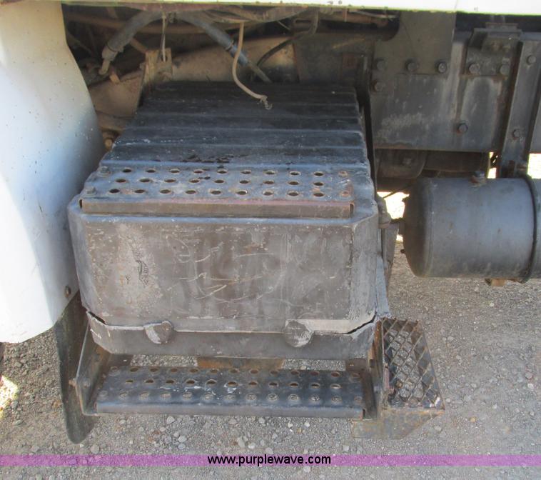 image for item L5306 1986 Volvo White flatbed truck