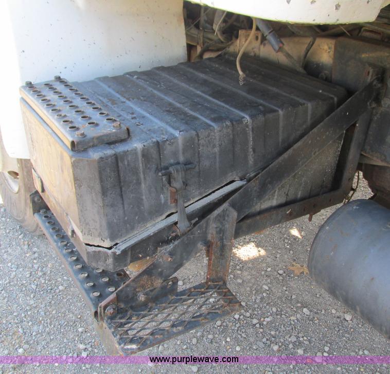 image for item L5306 1986 Volvo White flatbed truck