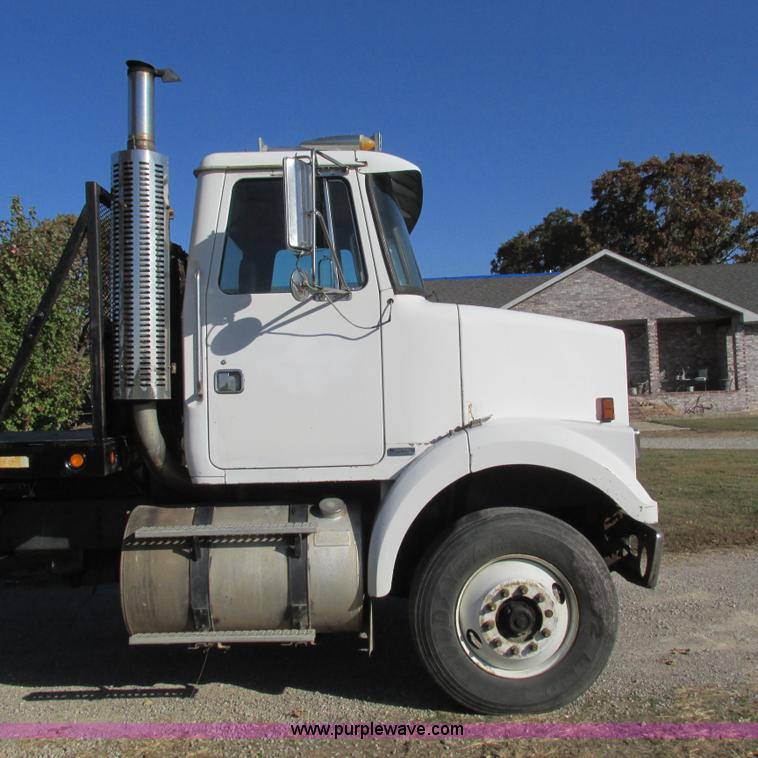 image for item L5306 1986 Volvo White flatbed truck