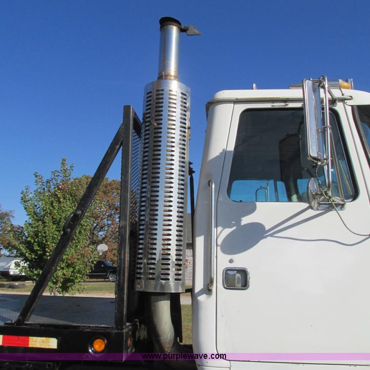 image for item L5306 1986 Volvo White flatbed truck