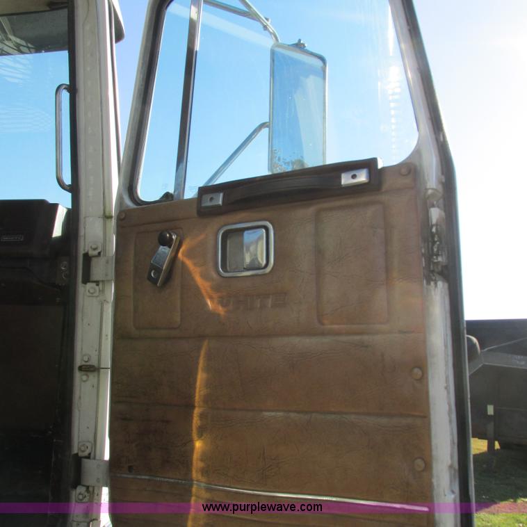 image for item L5306 1986 Volvo White flatbed truck