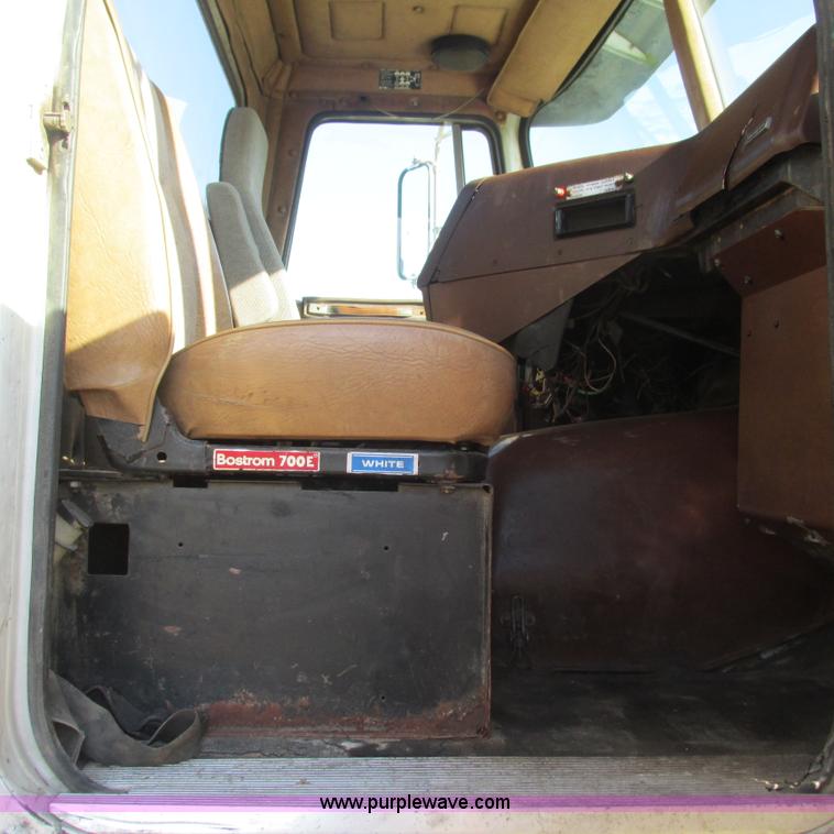 image for item L5306 1986 Volvo White flatbed truck