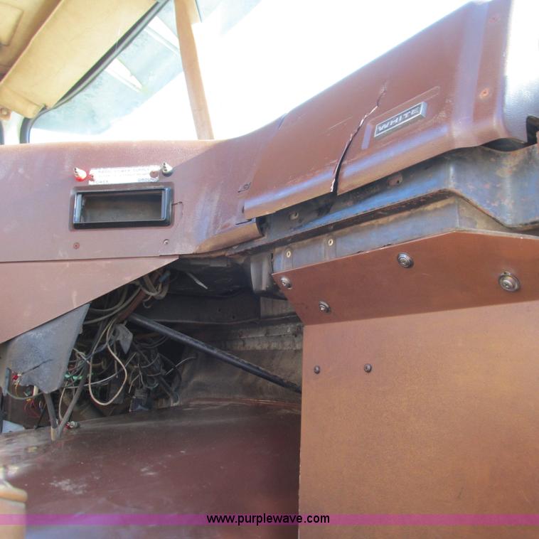 image for item L5306 1986 Volvo White flatbed truck