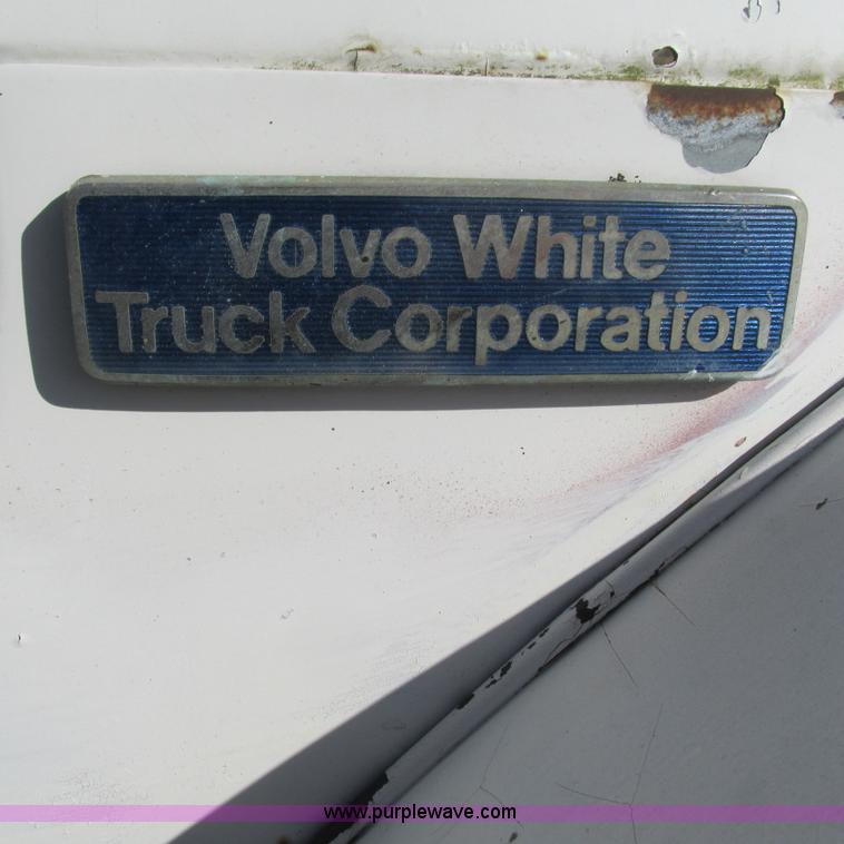 image for item L5306 1986 Volvo White flatbed truck