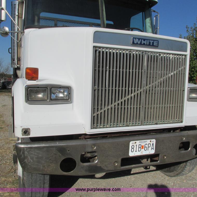 image for item L5306 1986 Volvo White flatbed truck