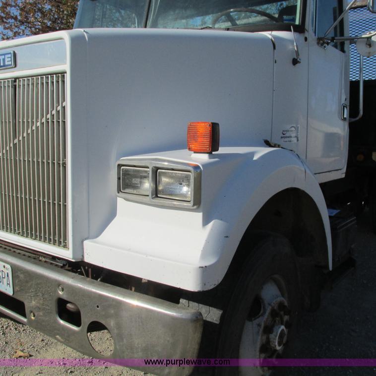 image for item L5306 1986 Volvo White flatbed truck