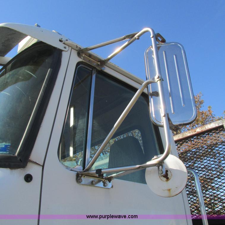 image for item L5306 1986 Volvo White flatbed truck