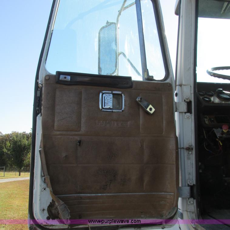 image for item L5306 1986 Volvo White flatbed truck