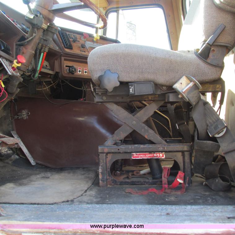 image for item L5306 1986 Volvo White flatbed truck