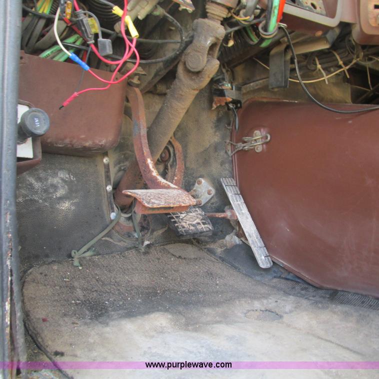 image for item L5306 1986 Volvo White flatbed truck