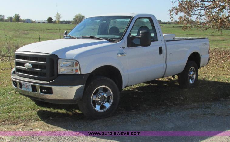 image for item L5308 2007 Ford F250 Super Duty pickup truck