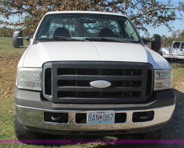 image for item L5308 2007 Ford F250 Super Duty pickup truck