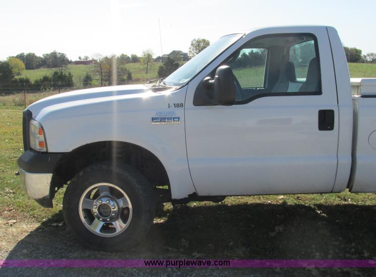 image for item L5308 2007 Ford F250 Super Duty pickup truck