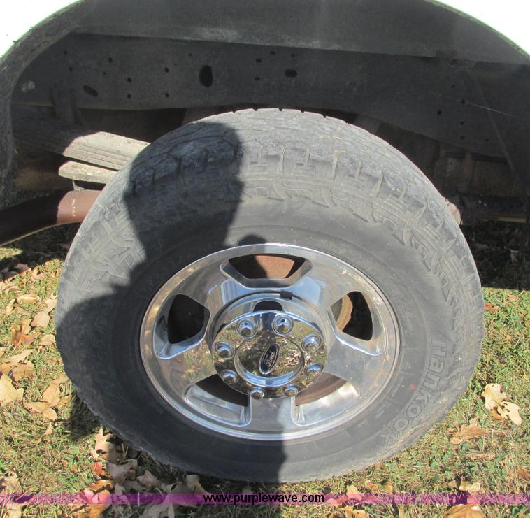 image for item L5308 2007 Ford F250 Super Duty pickup truck