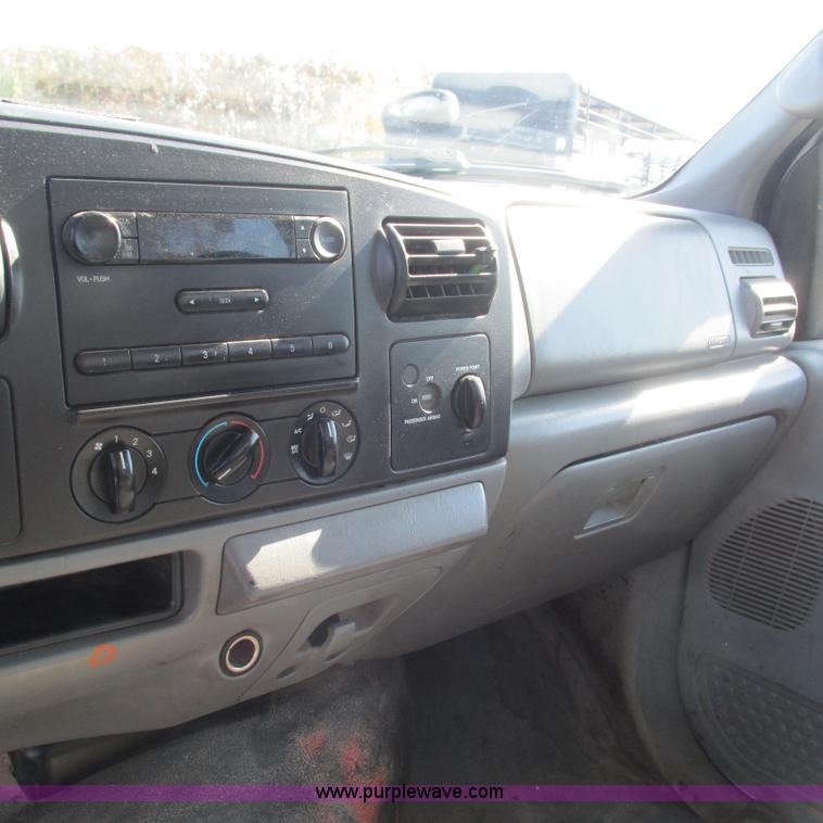 image for item L5308 2007 Ford F250 Super Duty pickup truck