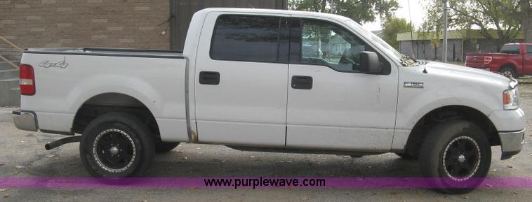 image for item L6424 2004 Ford F150 XLT SuperCrew pickup truck
