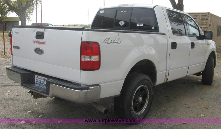 image for item L6424 2004 Ford F150 XLT SuperCrew pickup truck
