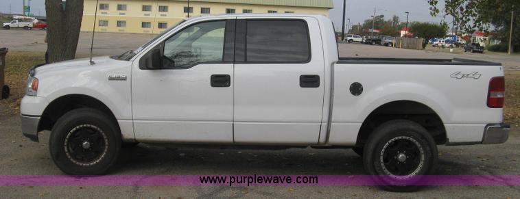 image for item L6424 2004 Ford F150 XLT SuperCrew pickup truck