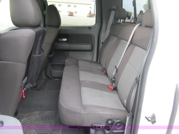 image for item L6424 2004 Ford F150 XLT SuperCrew pickup truck