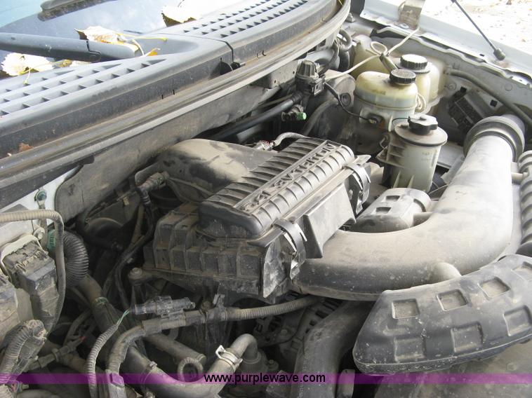 image for item L6424 2004 Ford F150 XLT SuperCrew pickup truck