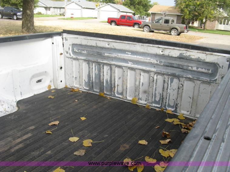 image for item L6424 2004 Ford F150 XLT SuperCrew pickup truck