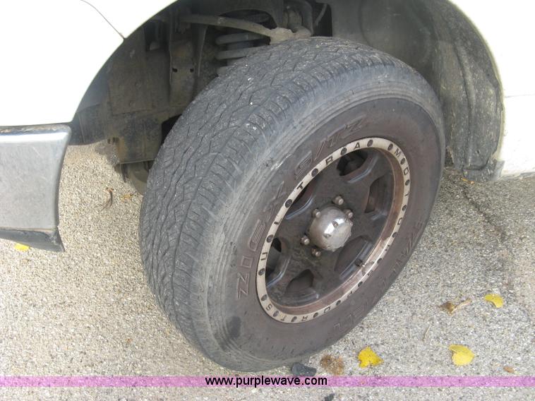 image for item L6424 2004 Ford F150 XLT SuperCrew pickup truck