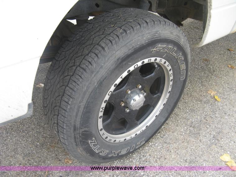 image for item L6424 2004 Ford F150 XLT SuperCrew pickup truck