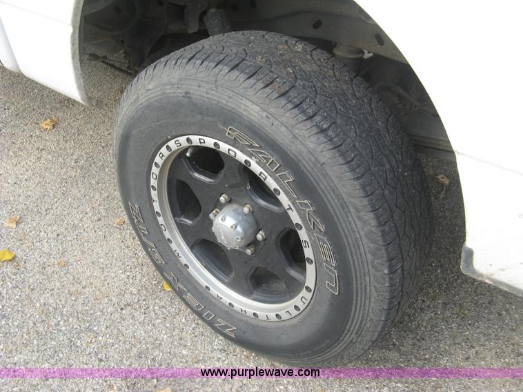 image for item L6424 2004 Ford F150 XLT SuperCrew pickup truck