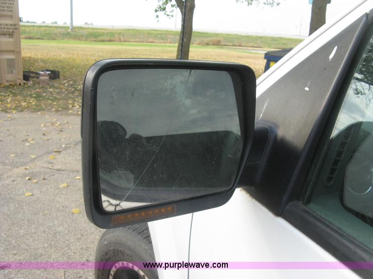 image for item L6424 2004 Ford F150 XLT SuperCrew pickup truck