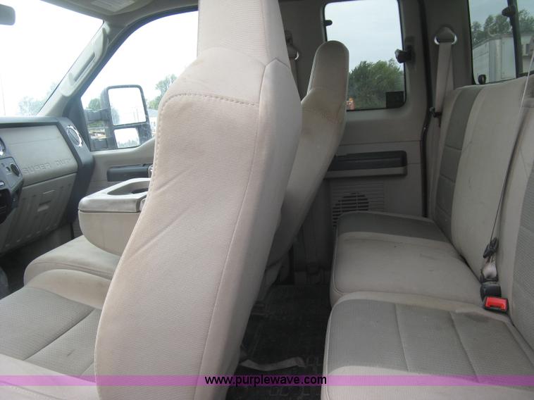 image for item L6425 2008 Ford F350 Super Duty XLT SuperCab pickup truck