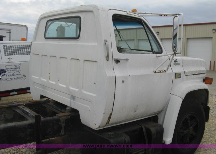 image for item L6427 1980 Chevrolet C70 cab and chassis