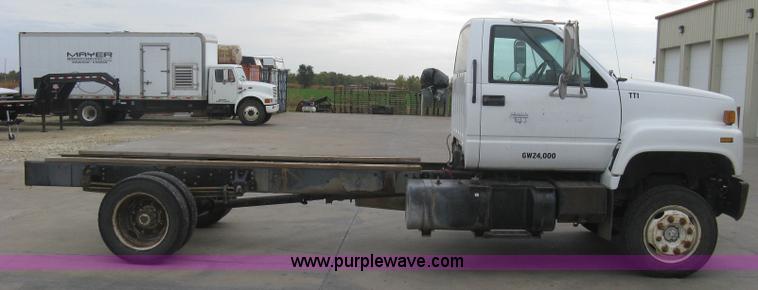 image for item L6428 1995 GMC TopKick cab and chassis