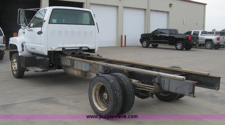 image for item L6428 1995 GMC TopKick cab and chassis