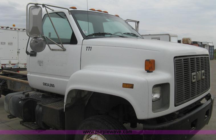 image for item L6428 1995 GMC TopKick cab and chassis