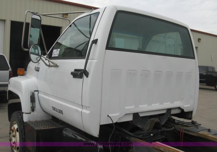 image for item L6428 1995 GMC TopKick cab and chassis