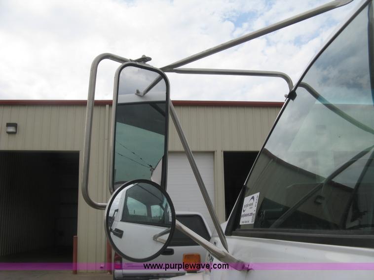 image for item L6428 1995 GMC TopKick cab and chassis